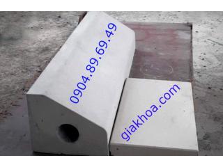 Bó vỉa bê tông cong